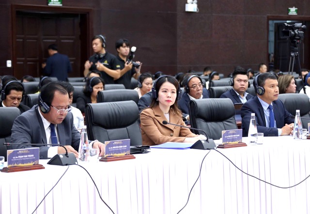 Đại diện Lãnh đạo Bộ Ngoại giao và UBND thành phố Đà Nẵng dự hội nghị.           Ảnh Ngô Anh Văn.