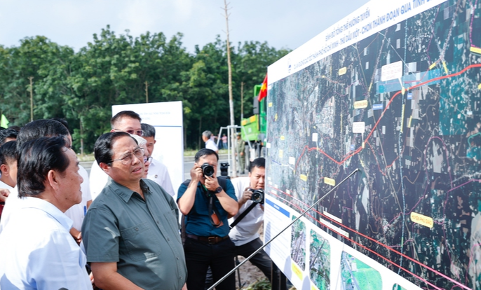PM asks to speed up expressway connecting HCM City with Binh Duong and Binh Phuoc provinces