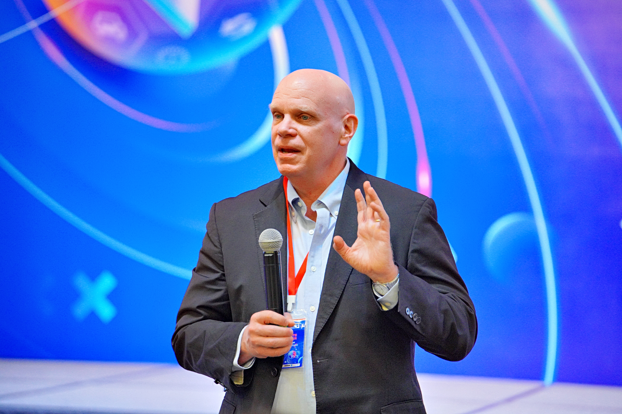 GS. Neil Pearson, Đại học Illinois Urbana-Champaign, Hoa Kỳ chia sẻ về h&agrave;nh vi của nh&agrave; đầu tư nhỏ lẻ tại thị trường Trung Quốc.