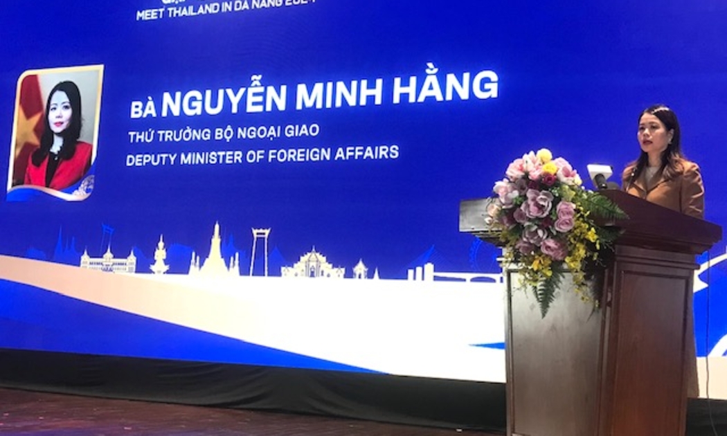Bà Nguyễn Minh Hằng, Thứ trưởng Bộ Ngoại giao phát biểu khai mạc Hội nghị Gặp gỡ Thái Lan tại Đà Nẵng. Ảnh Ngô Anh Văn