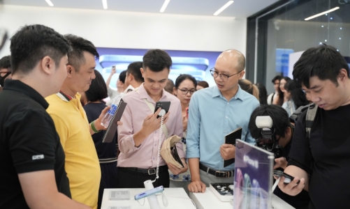 Hơn 50.000 iPhone 16 đến tay người dùng Việt, phần lớn chọn Pro Max Titan sa mạc