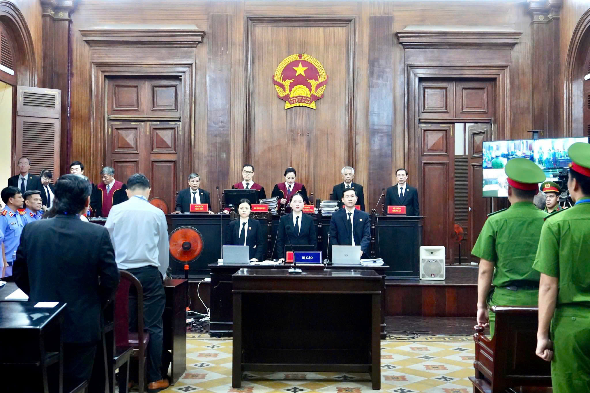 Quang cảnh phiên tòa.