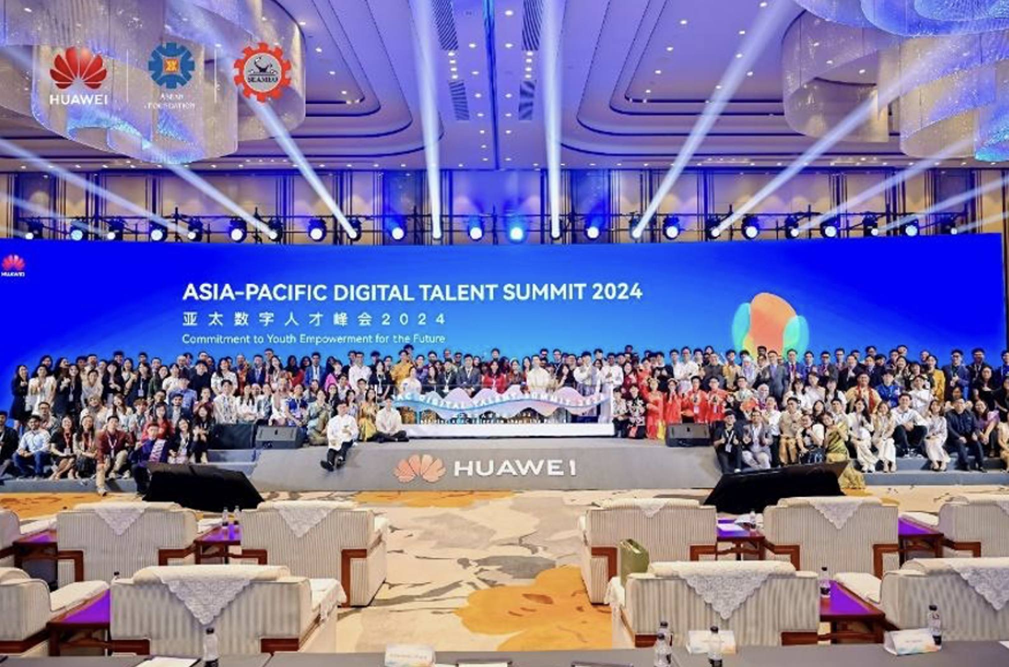 6 sinh viên Việt Nam cùng gần 130 tài năng trẻ tham dự APAC Digital Talent Summit 2024.