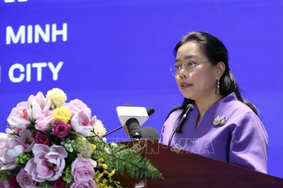 Bà Wiraka Moodhitaporn, Tổng Lãnh sự Thái Lan tại thành phố Hồ Chí Minh, phát biểu tại hội nghị Gặp gỡ Thái Lan tại Đà Nẵng.