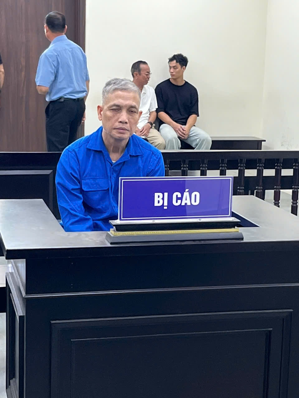 Bị cáo hầu tòa sau hơn 20 năm trốn tránh.