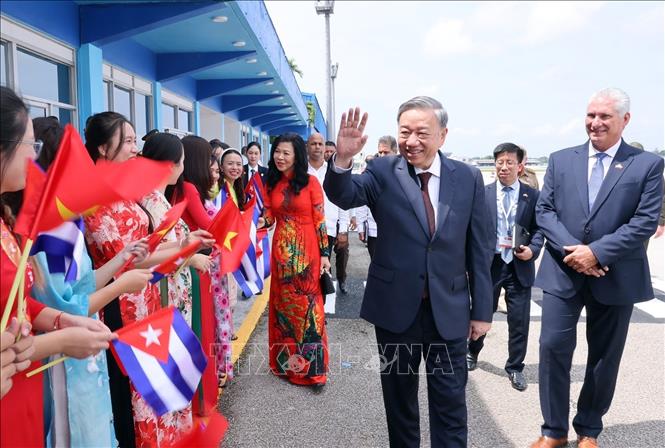 Lễ tiễn Tổng Bí thư, Chủ tịch nước Tô Lâm và Phu nhân tại sân bay quốc tế Jose Marti ở Thủ đô La Habana. Ảnh: TTXVN.