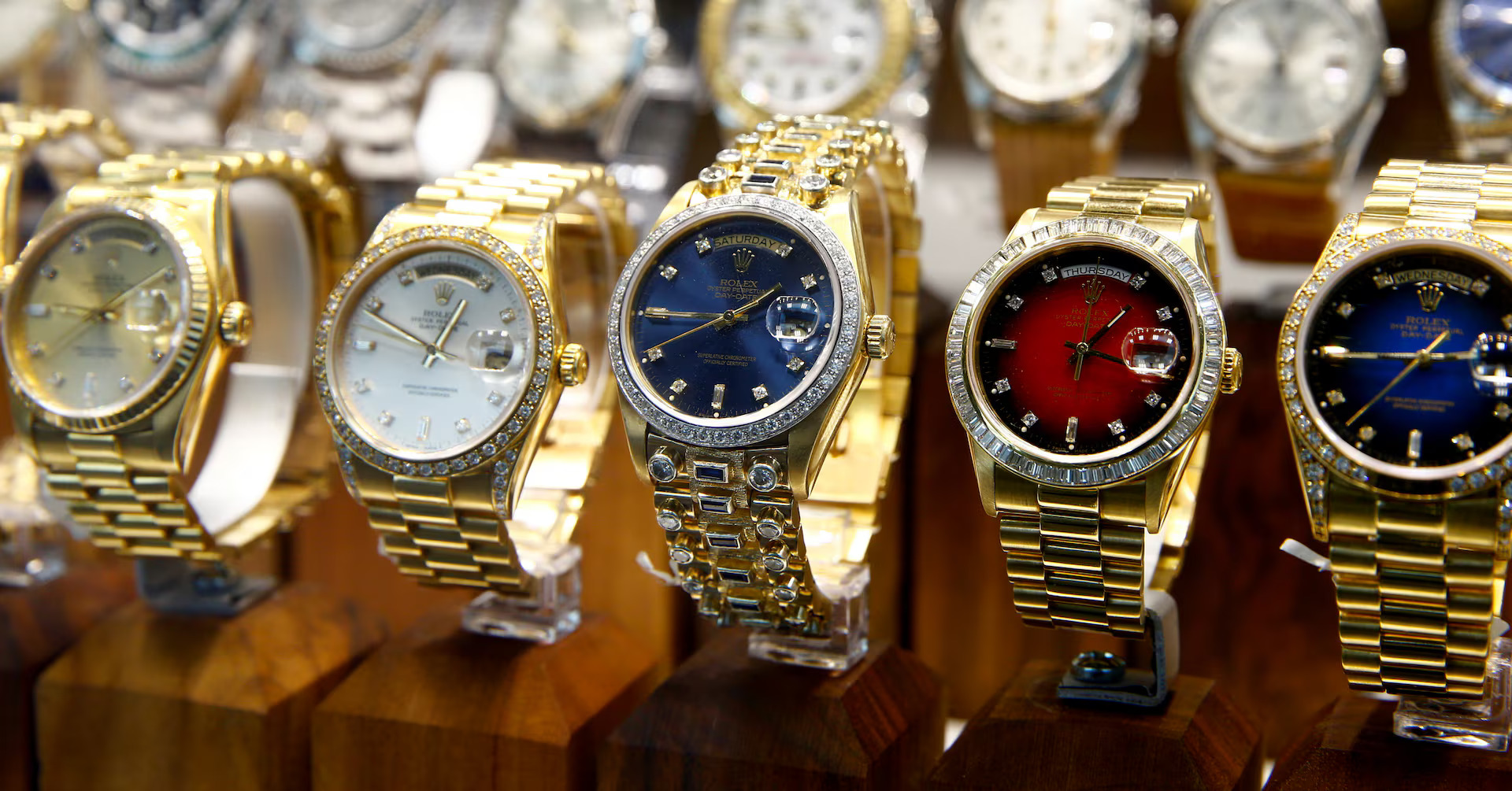 Khi mua những chiếc Rolex cũ, khách hàng thường chỉ dựa vào 