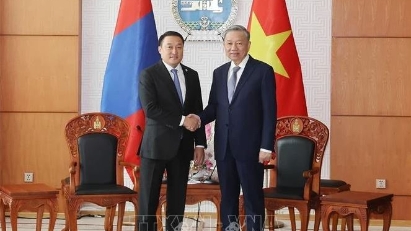 Top leader meets with Mongolian Parliament Chairman