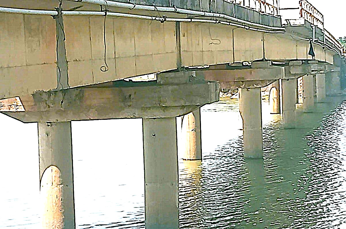 Cầu sông Thai trên địa bàn huyện Quảng Trạch hiện đang xuống cấp nghiêm trọng