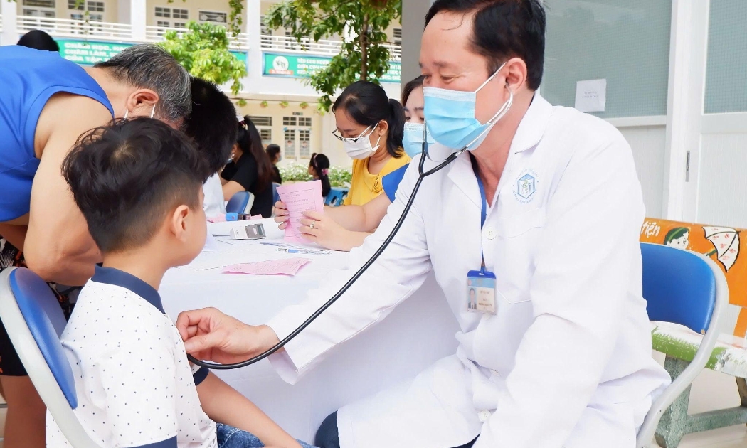 Rà soát đối tượng đảm bảo an toàn trong chiến dịch tiêm vaccine sởi. Ảnh minh họa.