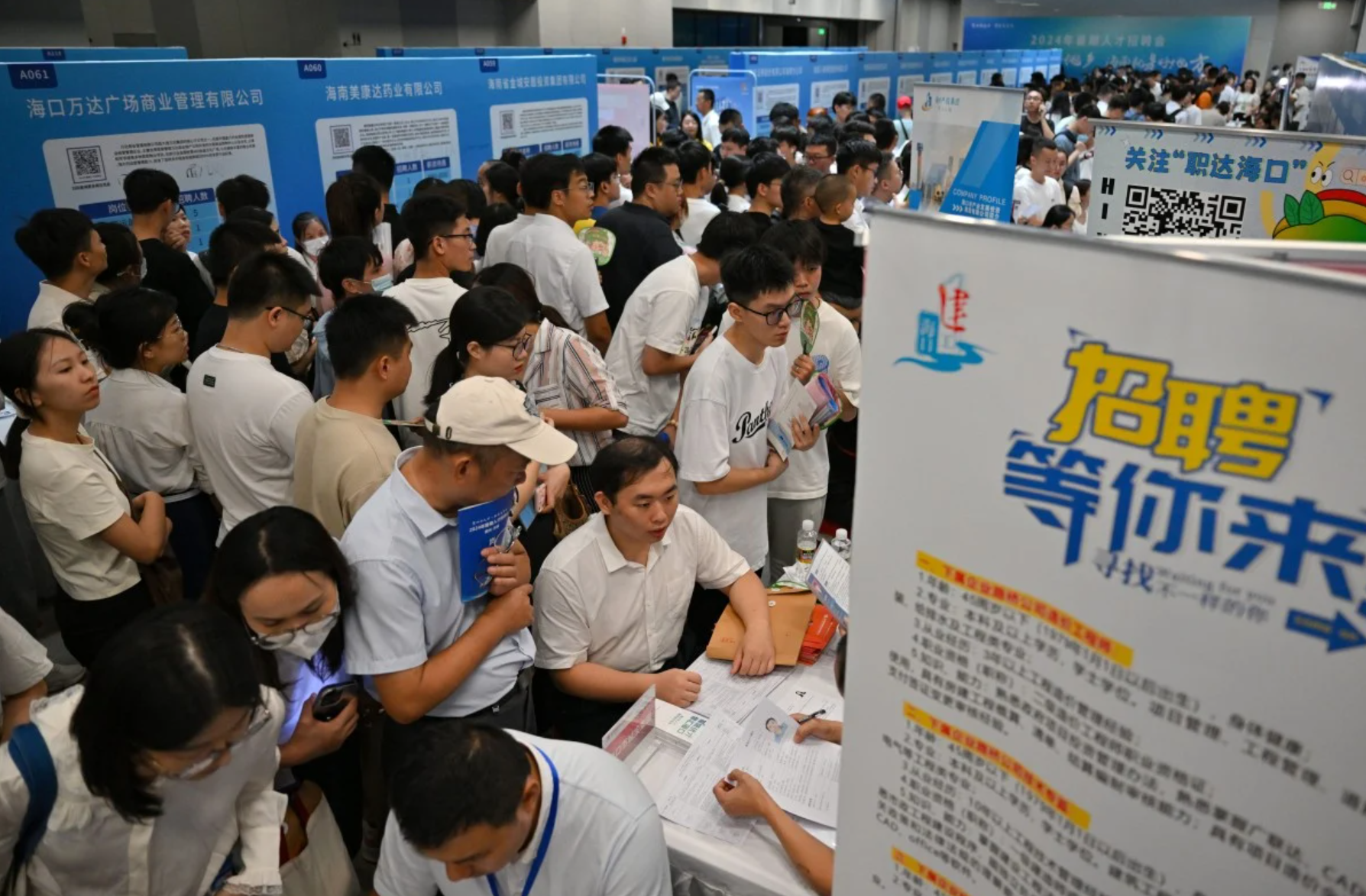 Trong th&aacute;ng 8, tỷ lệ thất nghệp trong nh&oacute;m tuổi 16-24 tại nước n&agrave;y, kh&ocirc;ng t&iacute;nh sinh vi&ecirc;n, tăng l&ecirc;n 18,8% từ mức 17,1% của th&aacute;ng 7 - Ảnh: Xinhua