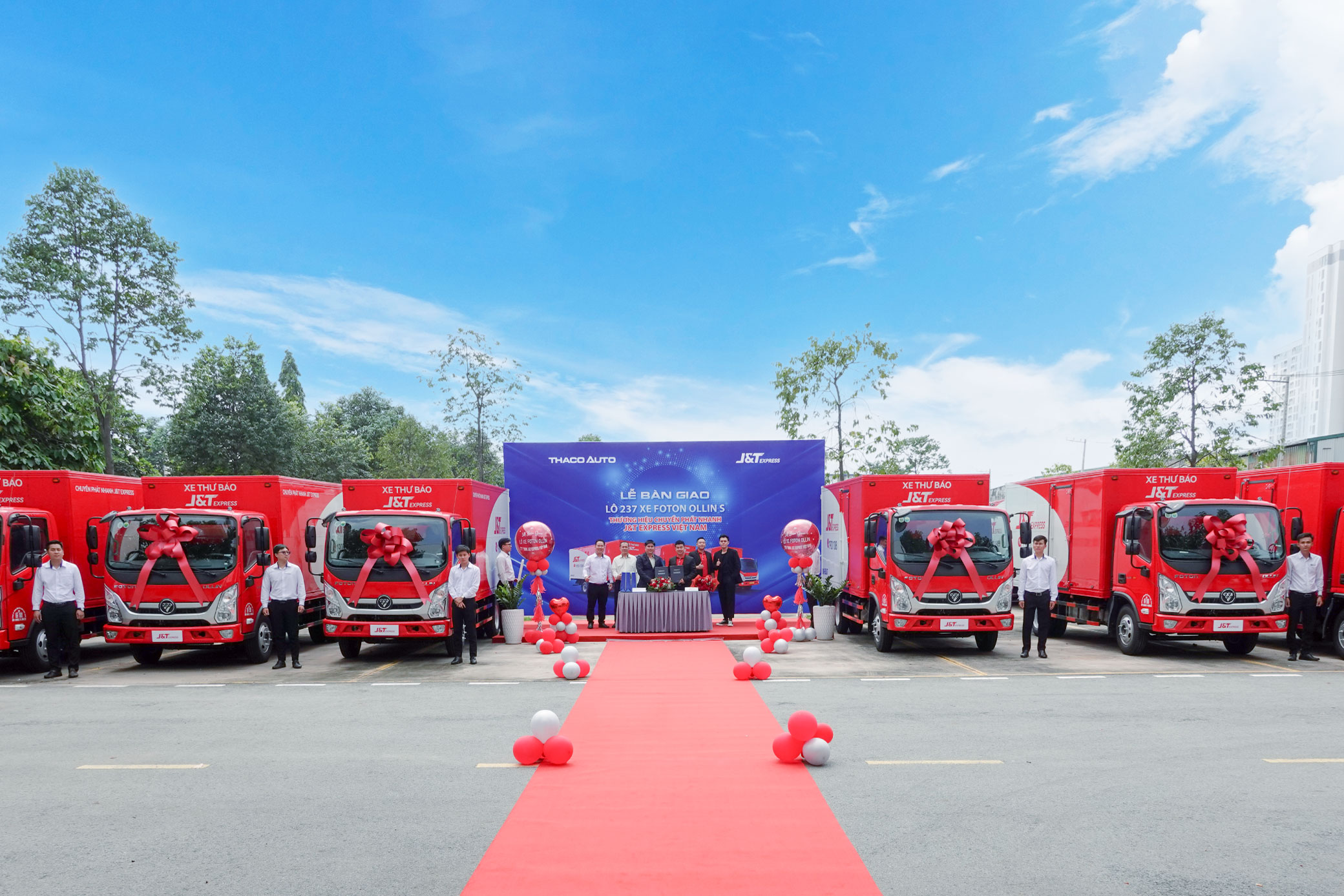 Mẫu xe được b&agrave;n giao cho J&T Express l&agrave; Foton Ollin S với hai phi&ecirc;n bản S490 v&agrave; S720.