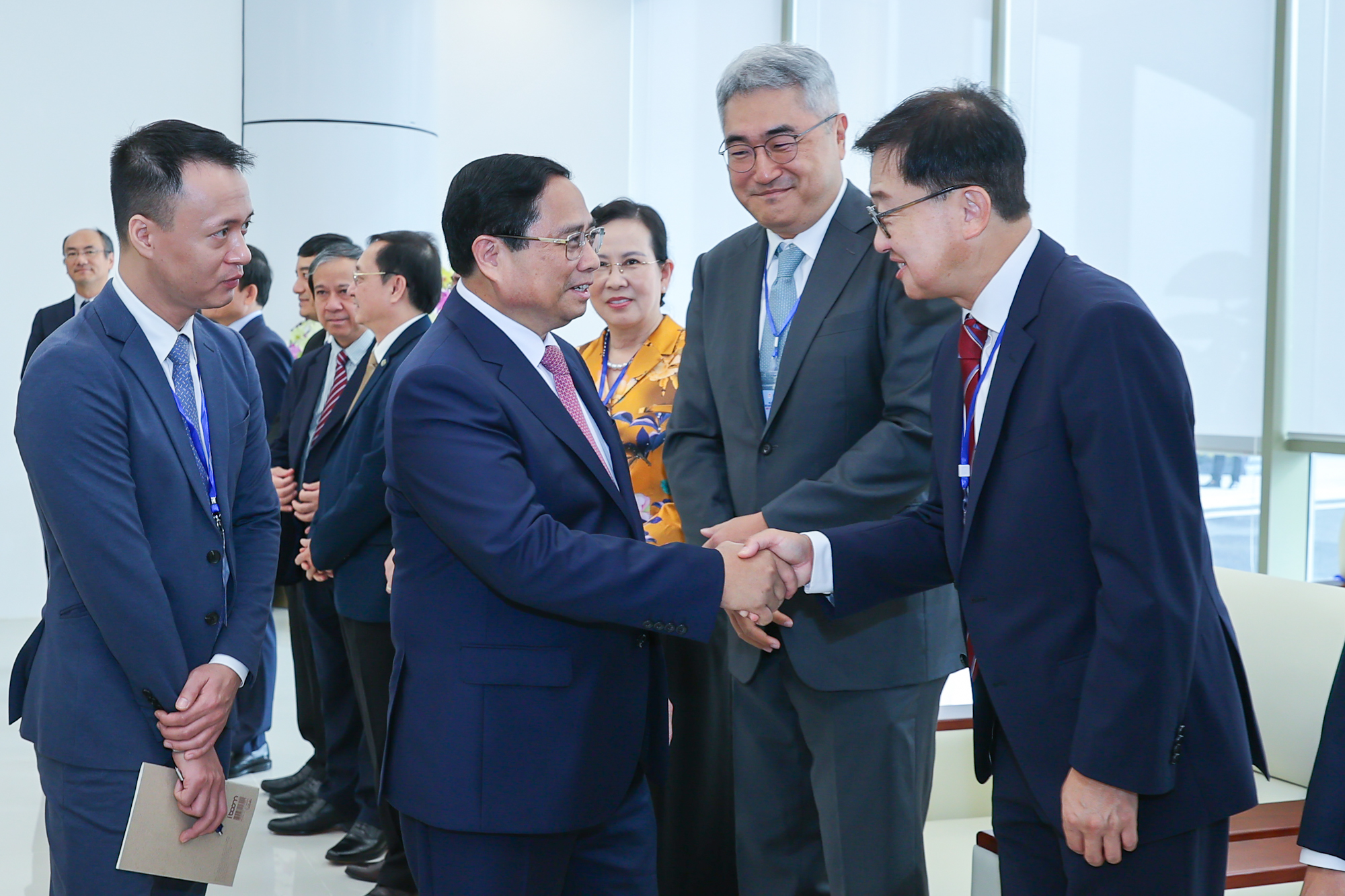 Thủ tướng Phạm Minh Chính gặp gỡ một số đối tác quốc tế. Ảnh: GDP.