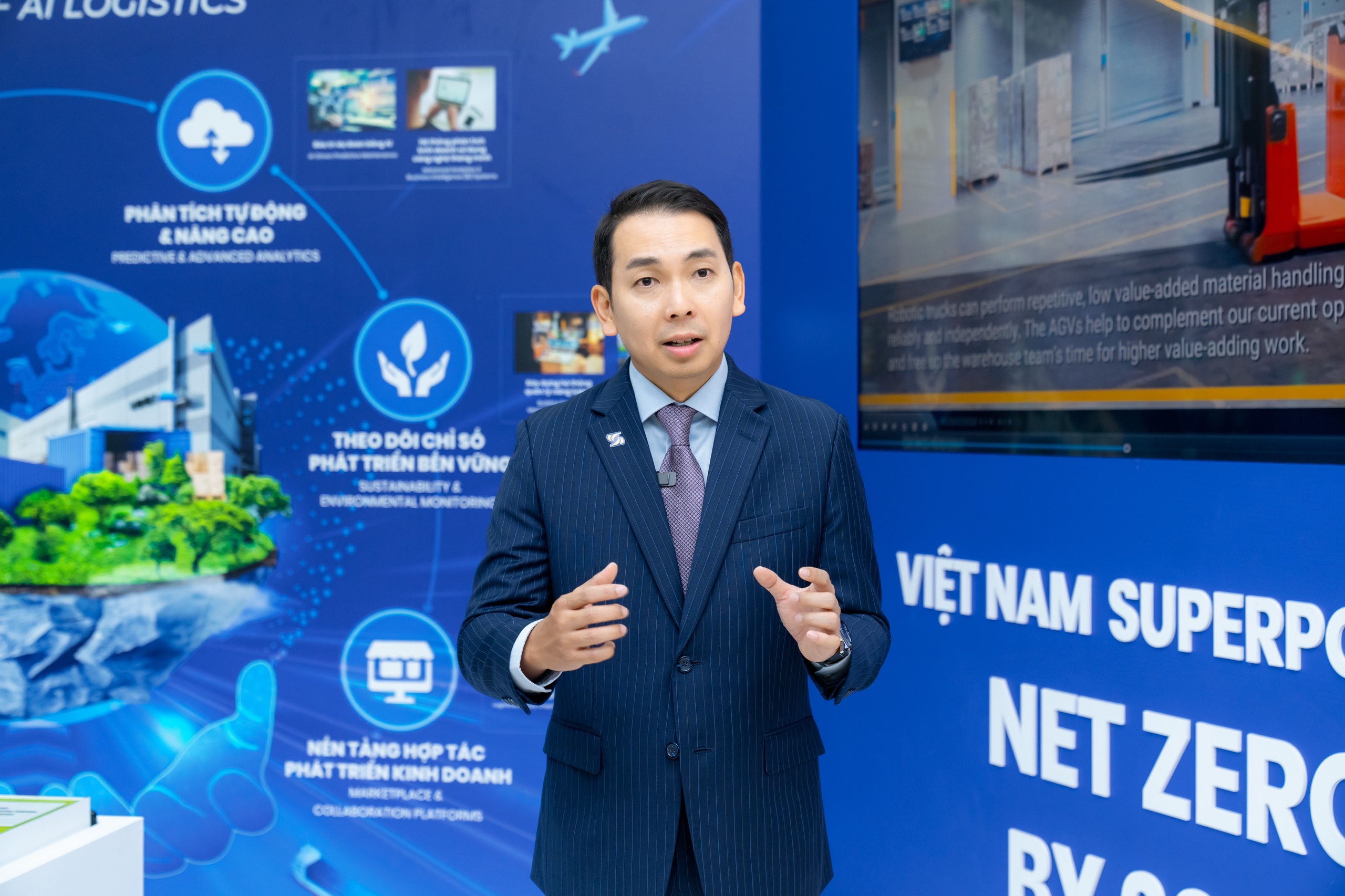 &Ocirc;ng Yap Kwong Wen, CEO SuperPort Việt Nam, dự &aacute;n do li&ecirc;n doanh T&T Group v&agrave;YCH (Singapore) hợp t&aacute;c ph&aacute;t triển với lộ tr&igrave;nh chuyển đổi số, ứng dụng c&aacute;c tiến bộ c&ocirc;ng nghệ trong lĩnh vực cảng v&agrave; logistics.