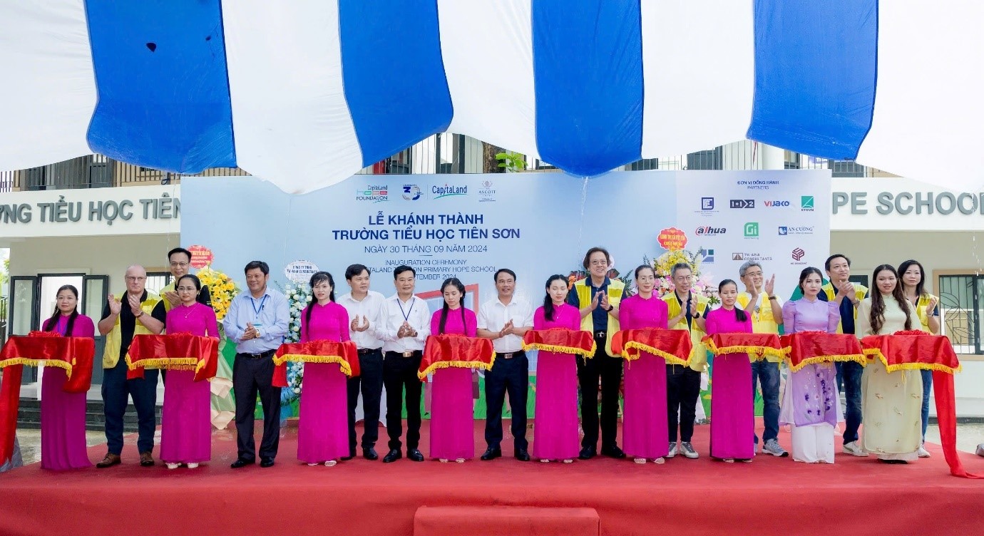 Lễ kh&aacute;nh th&agrave;nh dự &aacute;n n&acirc;ng cấp ng&ocirc;i trường thứ năm trong khu&ocirc;n khổ chương tr&igrave;nh &ldquo;Trường học CapitaLand Hy vọng&rdquo; tại tỉnh Bắc Giang.