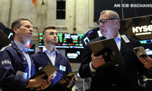 Chứng khoán Mỹ sụt điểm, giá dầu tăng vọt vì tin căng thẳng Trung Đông