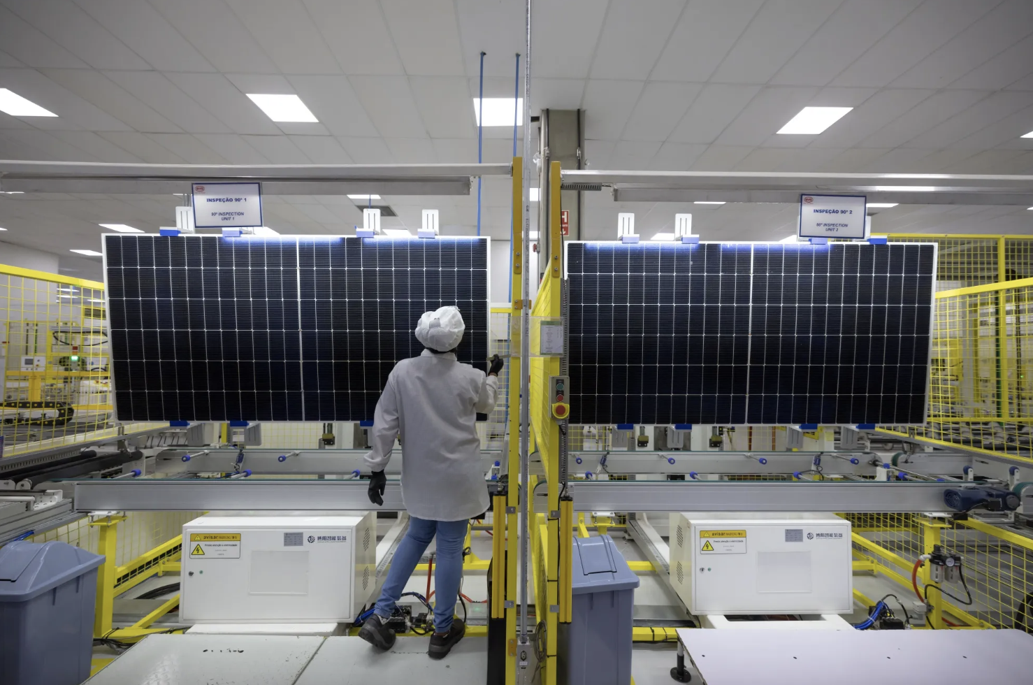 Trung Quốc đang đầu tư mạnh ra nước ngoài trong lĩnh vực năng lượng tái tạo - Ảnh: Bloomberg.