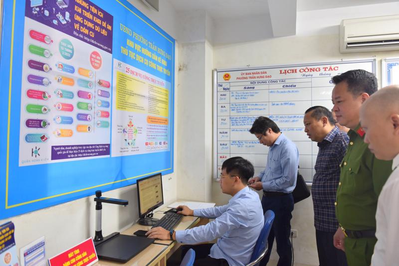Nhiều dịch vụ công lĩnh vực bảo hiểm xã hội được tích hợp trên Cổng Dịch vụ công quốc gia. Ảnh minh họa.