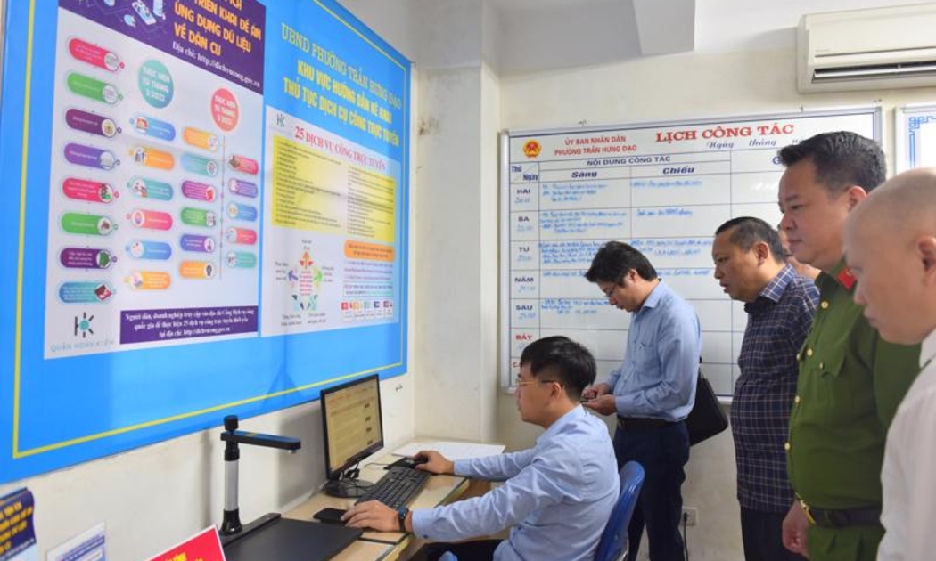 Nhiều dịch vụ công lĩnh vực bảo hiểm xã hội được tích hợp trên Cổng Dịch vụ công quốc gia. Ảnh minh họa.