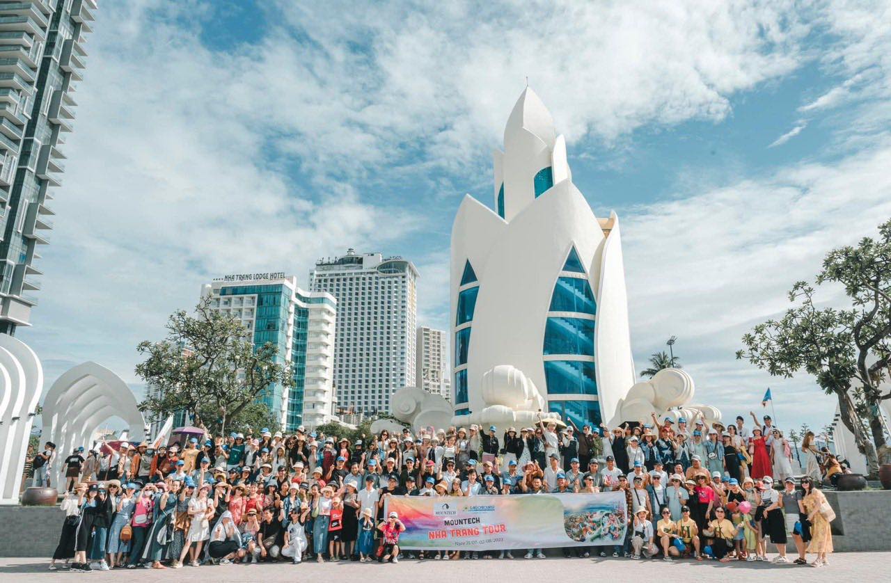 Do t&iacute;nh chất ri&ecirc;ng biệt, kh&aacute;ch MICE thường đi theo đo&agrave;n lớn, l&ecirc;n đến h&agrave;ng ngh&igrave;n người.