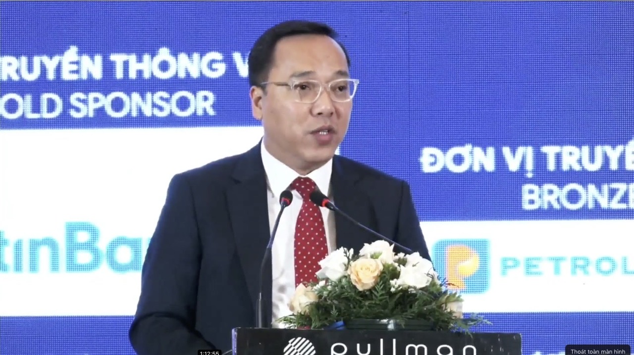 Thứ trưởng Bộ Công Thương Nguyễn Hoàng Long phát biểu tại hội thảo.