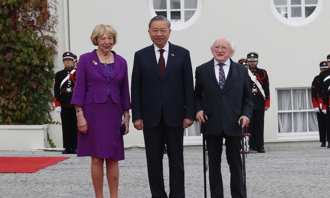 Tổng thống Ireland Michael D. Higgins và Phu nhân chủ trì lễ đón chính thức Tổng Bí thư, Chủ tịch nước Tô Lâm thăm chính thức Ireland - Ảnh: TTXVN