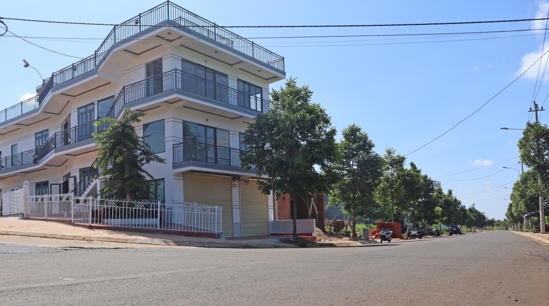 Khu nhà ở liền kề tại Dự án Khu đô thị Đông Nam, thị xã Buôn Hồ, tỉnh Đắk Lắk.