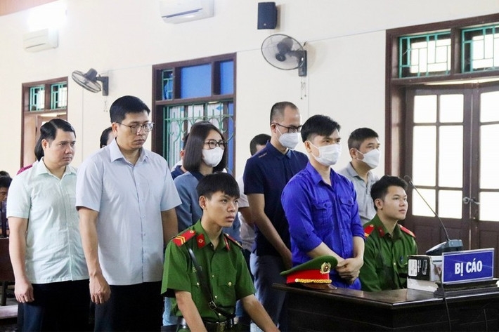 Các bị cáo tại phiên tòa xét xử sơ thẩm.