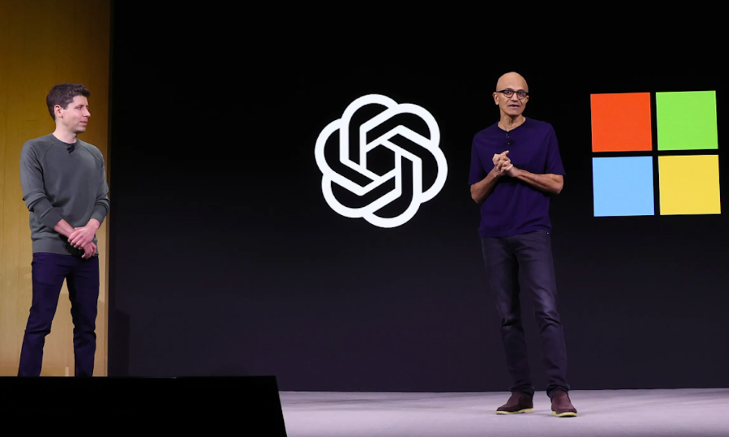 CEO OpenAI (trái) tại buổi huy động vốn trước các nhà đầu tư.