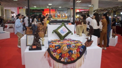 Hanoi craft village festival showcases local products