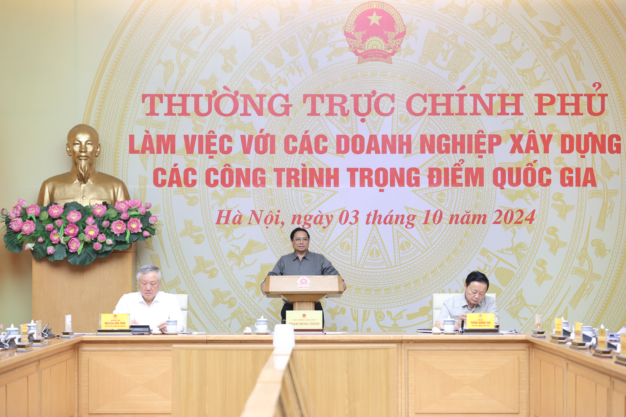 Thủ tướng nêu rõ, công việc nhiều, thời gian ngắn, yêu cầu cao, mong đợi của nhân dân lớn, do đó các chủ thể cần cùng nhau tập trung thực hiện 6 nhiệm vụ trọng tâm - Ảnh: VGP