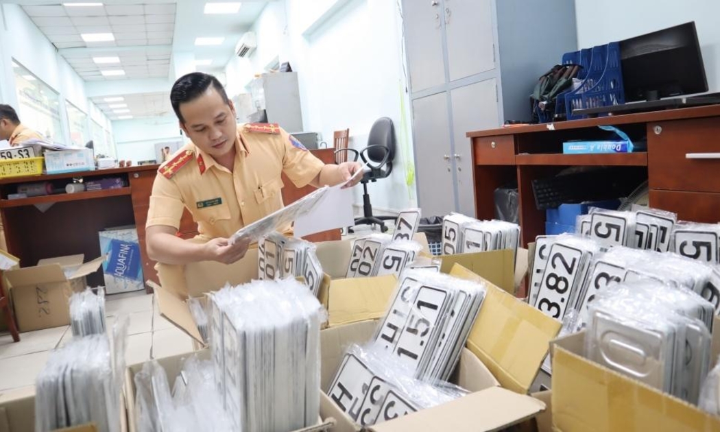 Cơ quan công an cũng gặp khó khi truy vấn, tra cứu dữ liệu hải quan, đăng kiểm, lệ phí trước bạ.