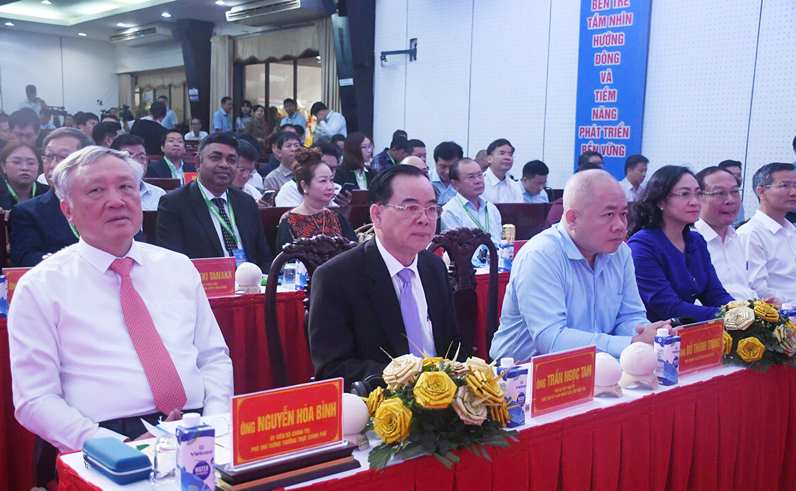 Hội nghị x&uacute;c tiến đầu tư tỉnh Bến Tre 2024 thu h&uacute;t hơn 600 đại biểu đến dự. Ảnh: Thạch Thảo.