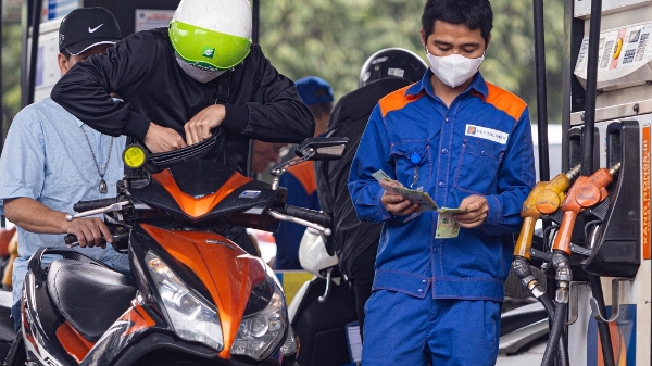 Giá xăng dầu đồng loạt tăng mạnh