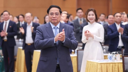 PM celebrates Vietnam Entrepreneurs Day with business leaders