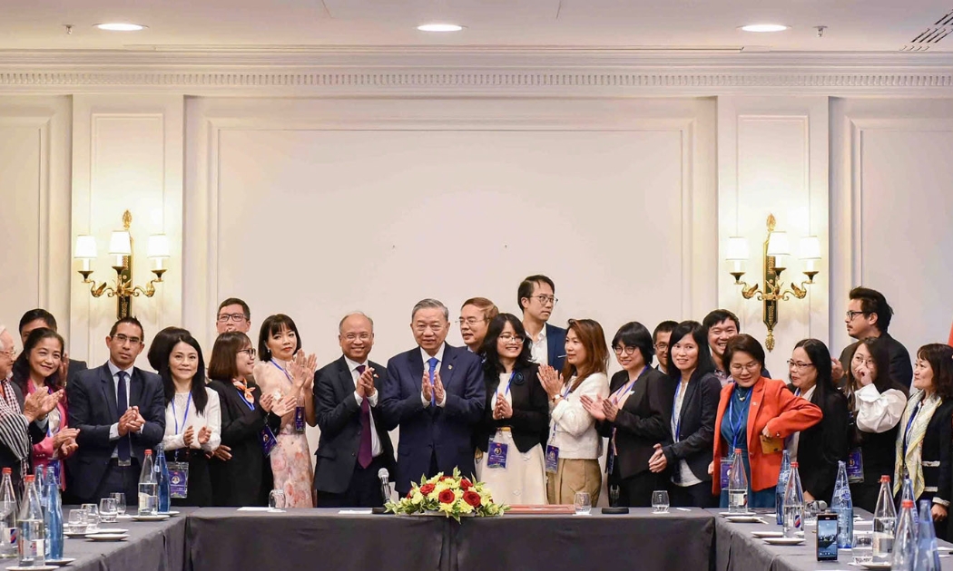 Tổng Bí thư, Chủ tịch nước Tô Lâm và các đại biểu dự buổi gặp mặt. Ảnh: Minh Nhật.