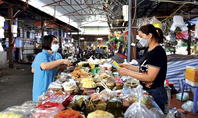 Chủ hộ kinh doanh tham gia bảo hiểm xã hội để hưởng các chế độ. Ảnh minh họa.