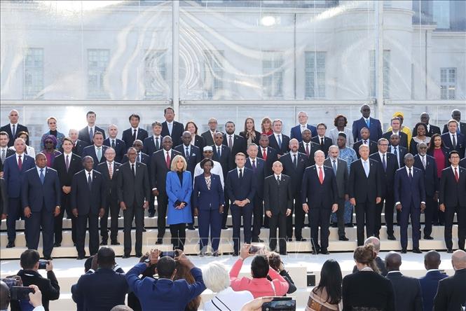 Tổng Bí thư, Chủ tịch nước Tô Lâm, Tổng thống Cộng hòa Pháp Emmanuel Macron, Trưởng đoàn các nước thành viên Pháp ngữ và khách mời chụp ảnh chung - Ảnh: TTXVN