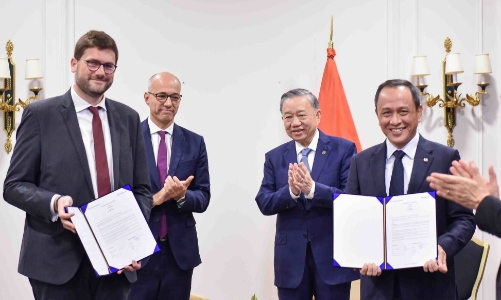 Vietnam Airlines và Safran Seats hợp tác lắp đặt hệ thống kết nối internet trên máy bay