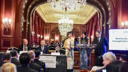 Top leader attends ceremony honoring outstanding Francophone enterprises