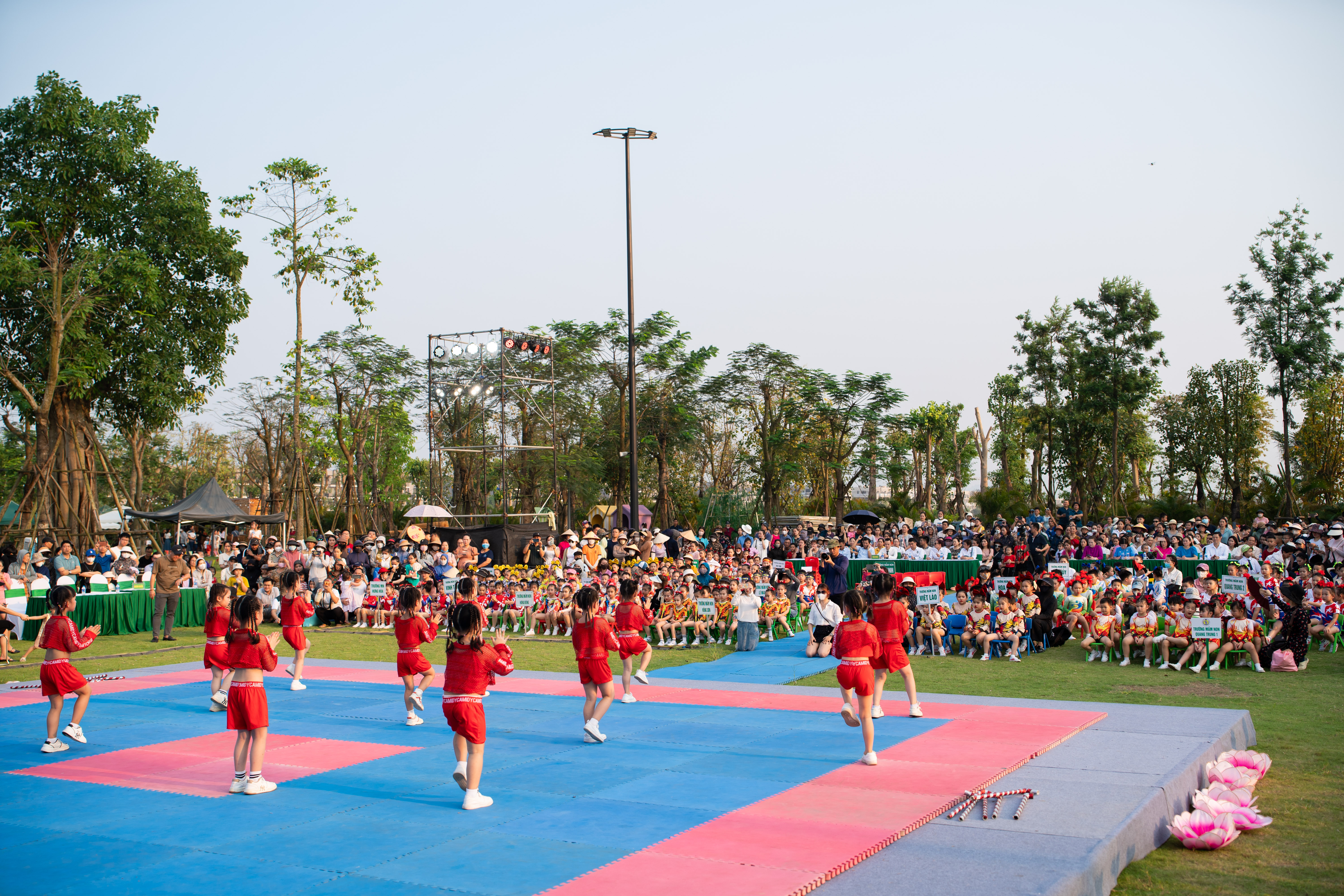 Một sự kiện của phòng Giáo dục thành phố Vinh tổ chức tại công viên Hồ Thiên Nga, Eco Central Park