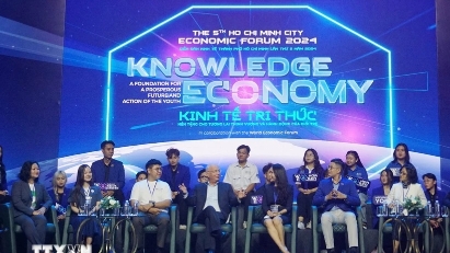 WEF leader encourages Vietnamese youth to embrace the age of intelligence