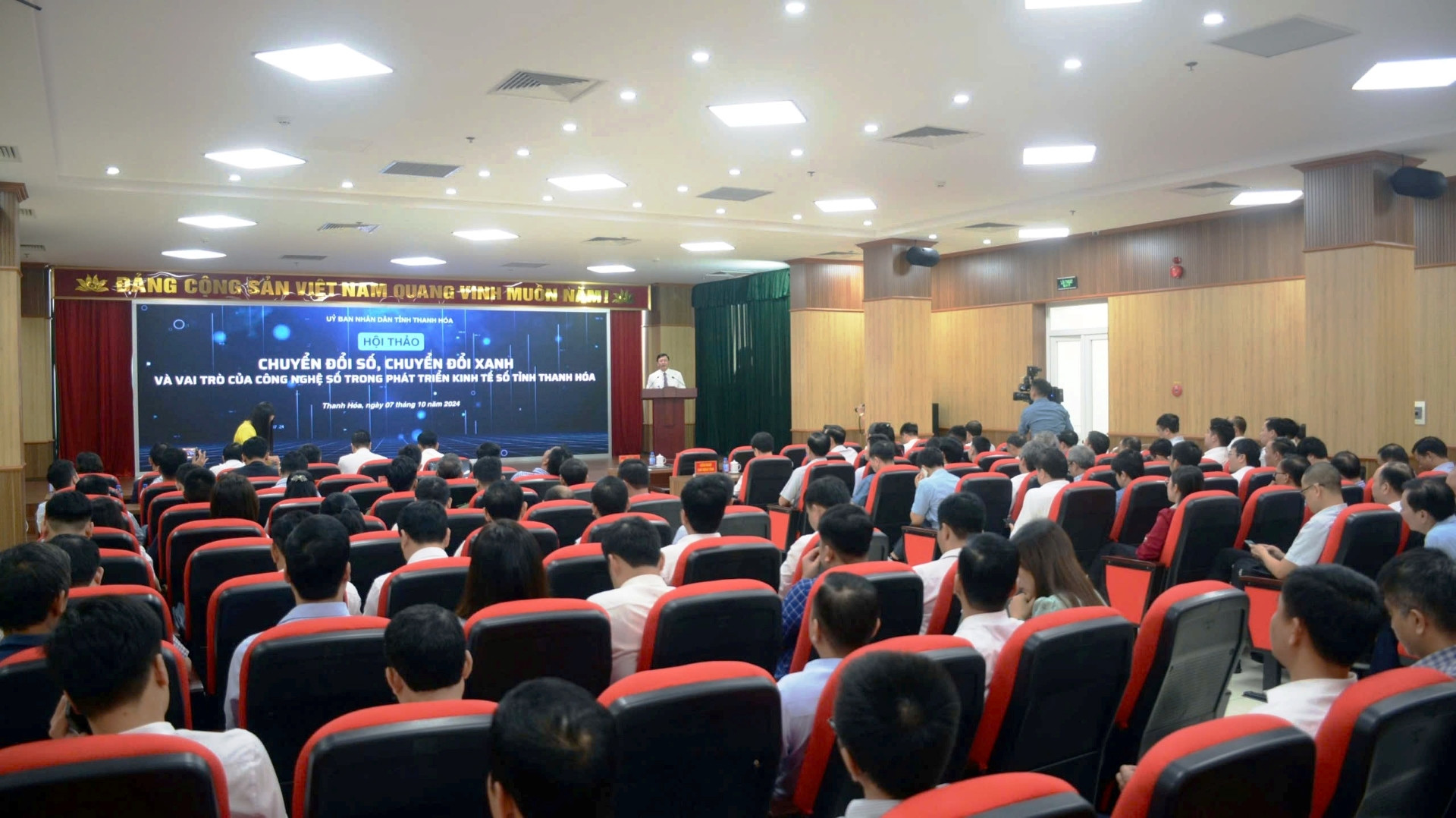 Toàn cảnh buổi hội thảo.