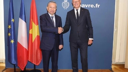 Top leader visits France’s city of Le Havre