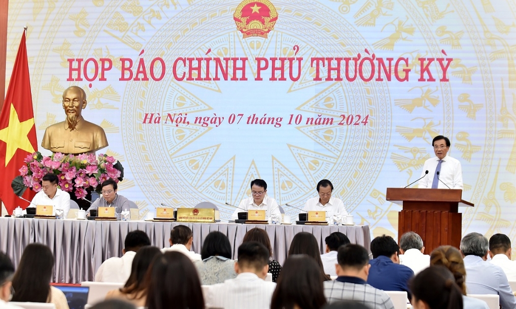Bộ trưởng, Chủ nhiệm Văn phòng Chính phủ Trần Văn Sơn chủ trì buổi họp báo chiều ngày 7/10/2024.