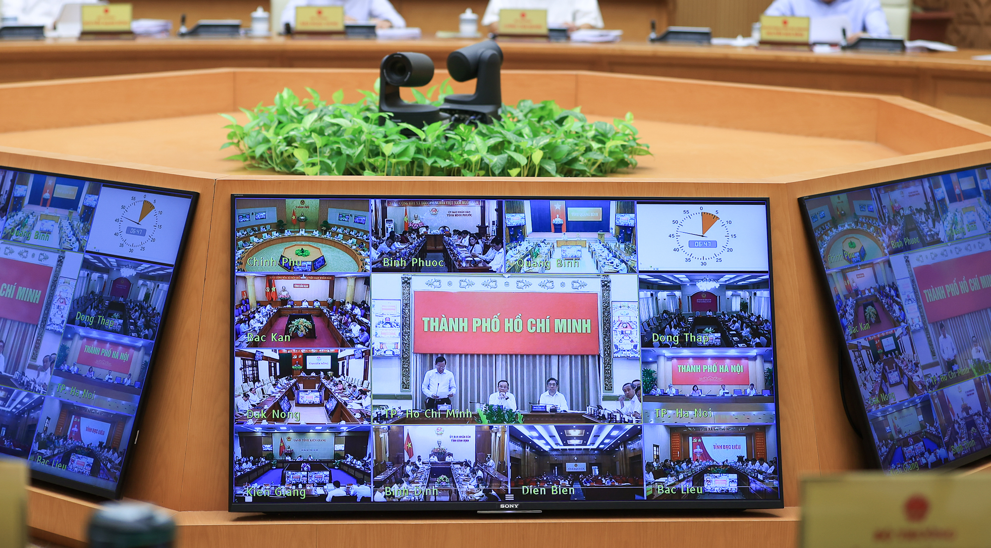 Các địa phương tham gia phiên họp theo hình thức trực tuyến - Ảnh: VGP