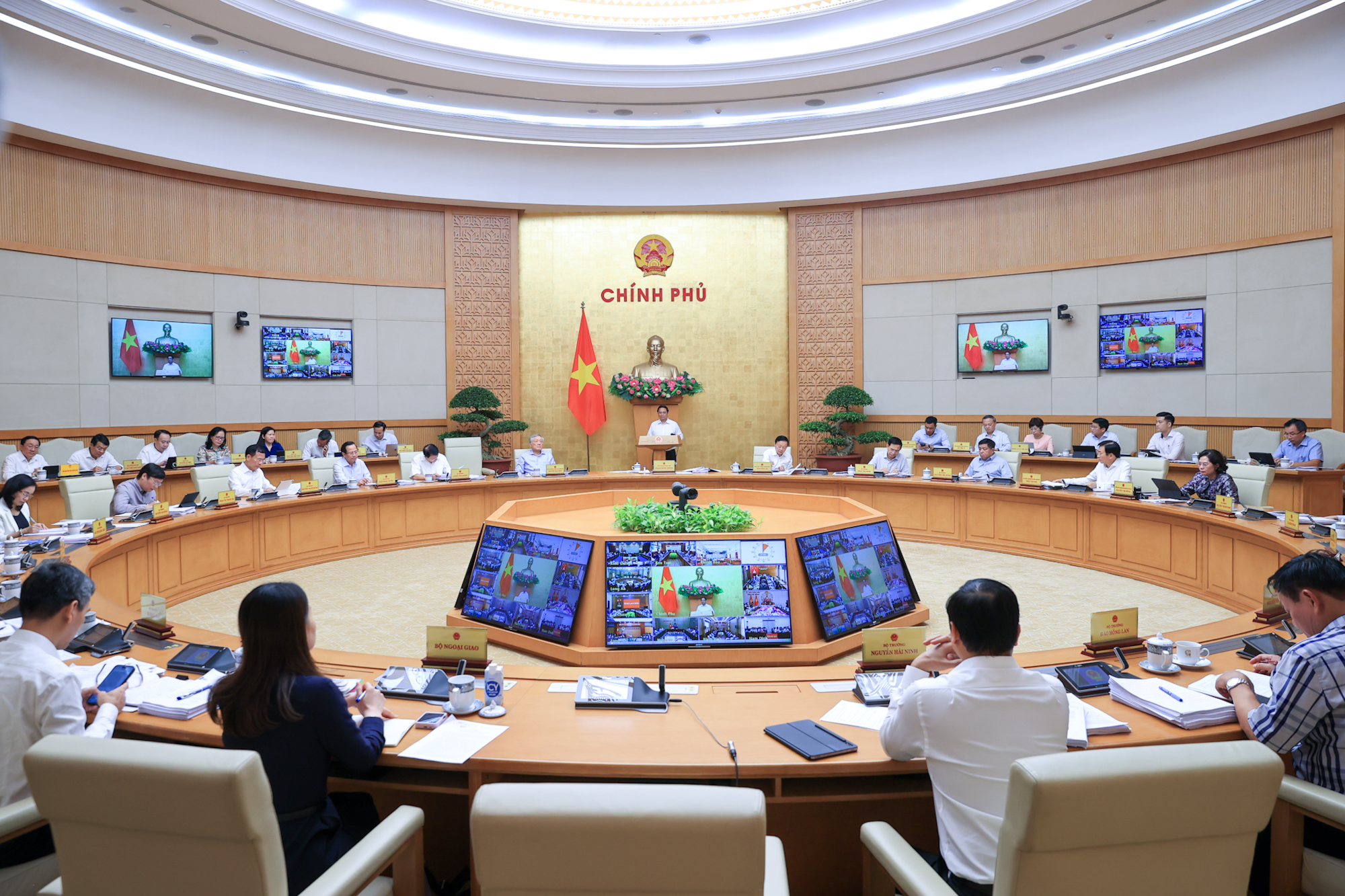 Quang cảnh phiên họp - Ảnh: VGP