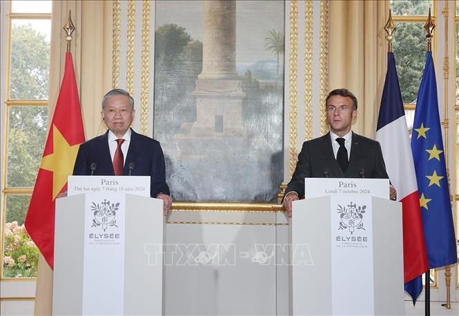 Tổng Bí thư, Chủ tịch nước Tô Lâm và Tổng thống Pháp Emmanuel Macron tại cuộc họp báo chung sau hội đàm chiều 7/10/2024 - Ảnh: TTXVN