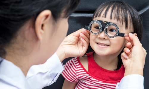 Tỷ lệ mắc tật khúc xạ ở trẻ em Việt Nam ngày càng tăng