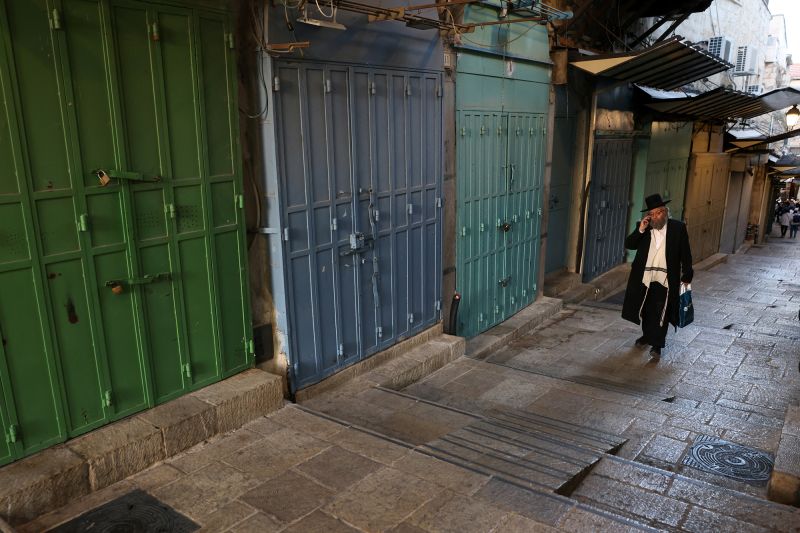 Nhiều cửa hàng tại thành phố cổ Jerusalem đang đóng cửa vào ngày 11/9/2024 - Ảnh: Getty Images